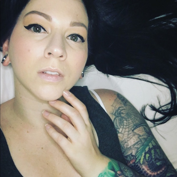 •Meet your Posher• - Picture 10 of 11